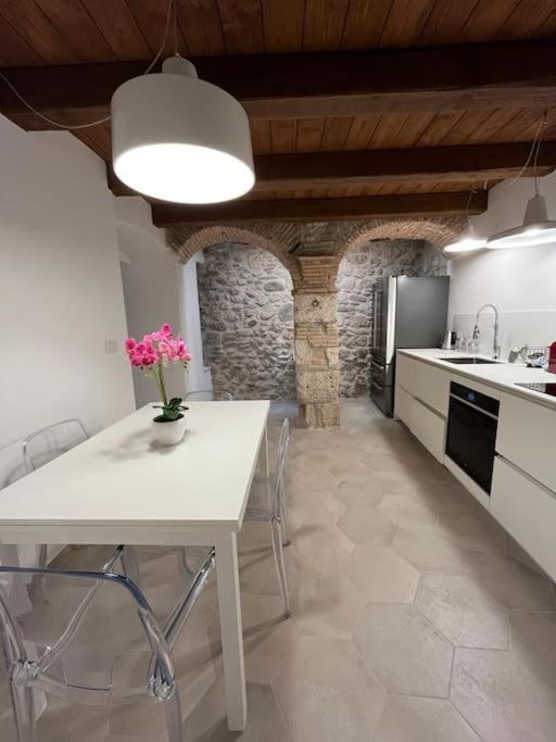 Apartament Charme In Centro With Private Parking Ascoli Piceno Zewnętrze zdjęcie
